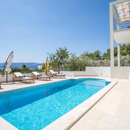 6 Bedroom Luxurious In * Bol