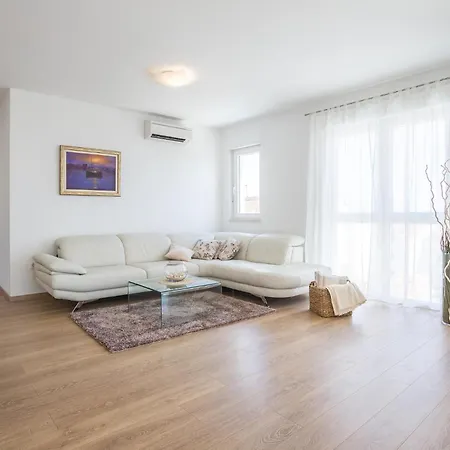 6 Bedroom Luxurious In Holiday home *