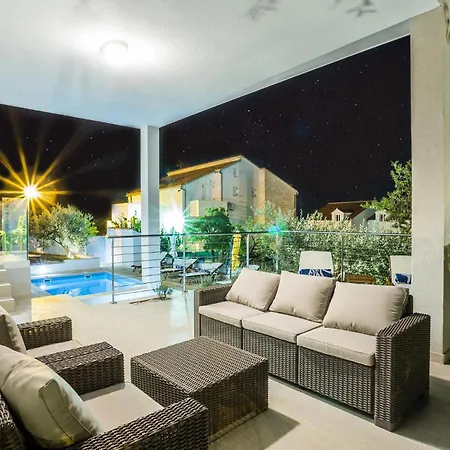 6 Bedroom Luxurious In Bol