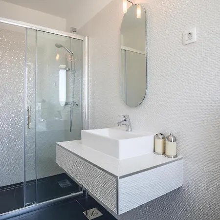 6 Bedroom Luxurious In * Bol