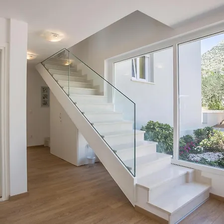 6 Bedroom Luxurious In