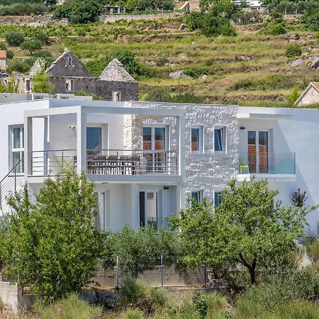 Stunning In With House A Mountain View