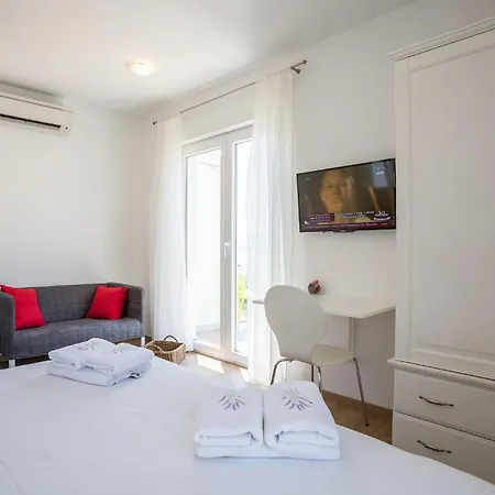 6 Bedroom Luxurious In Holiday home