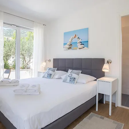 Holiday home 6 Bedroom Luxurious In Bol