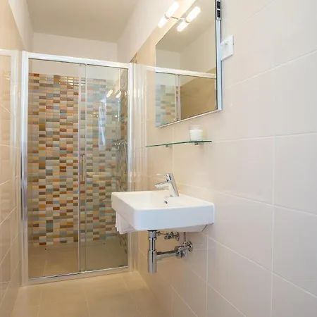 6 Bedroom Luxurious In