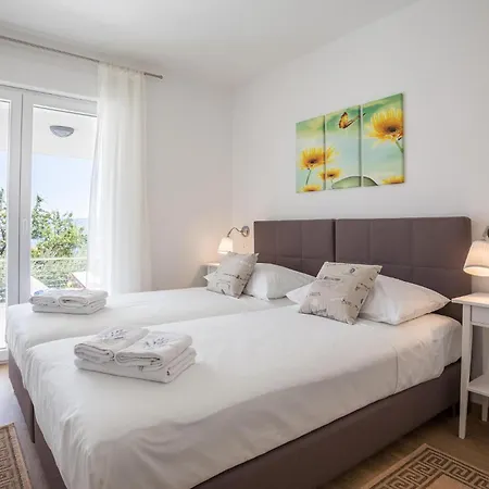 6 Bedroom Luxurious In Holiday home *