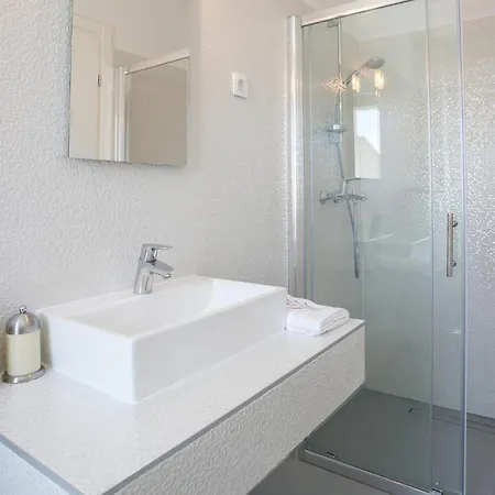 6 Bedroom Luxurious In * Bol