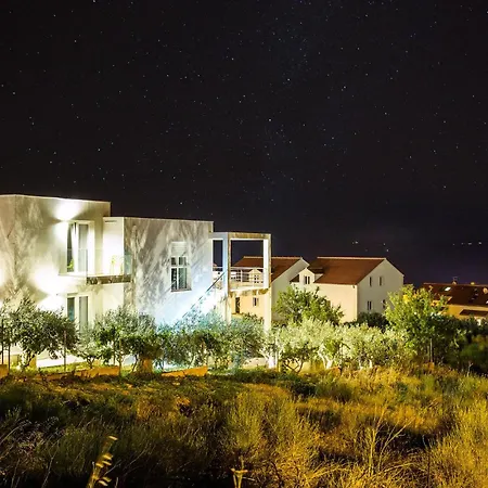 6 Bedroom Luxurious In